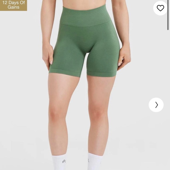 Oner Active Pants - NWT Oner Active EFFORTLESS SEAMLESS SHORTS Forest Green S KNITTED LOGO